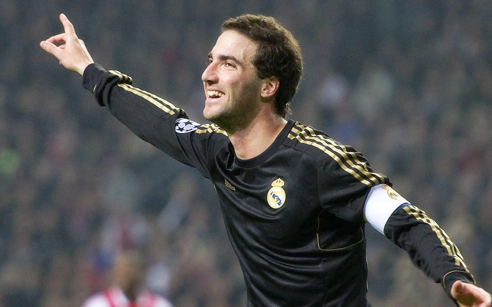 【爱游戏娱乐】纳达尔强势回归红土赛场 法网前景备受瞩目