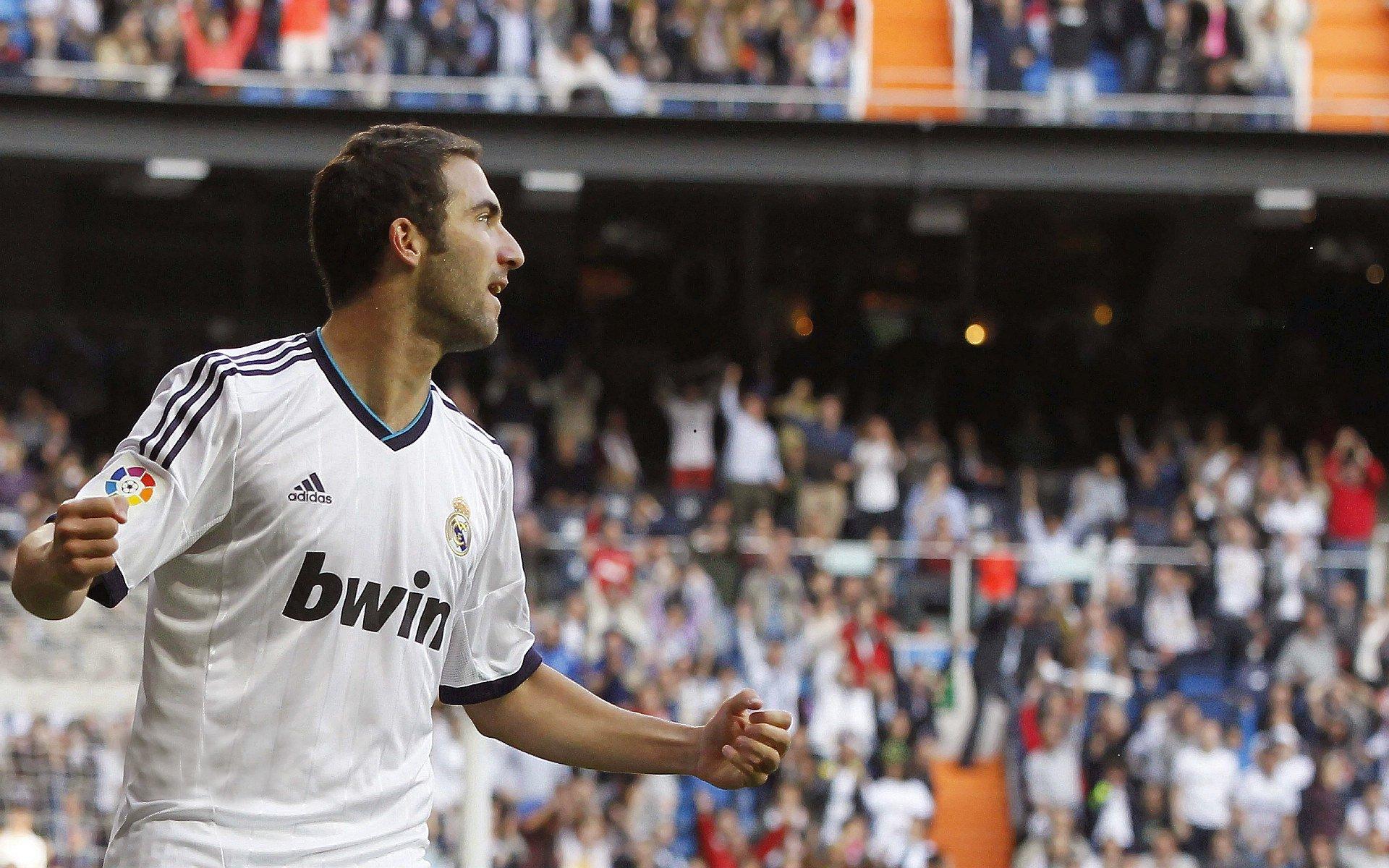 23岁新星打破尘封15年世界纪录，田径史上再添传奇