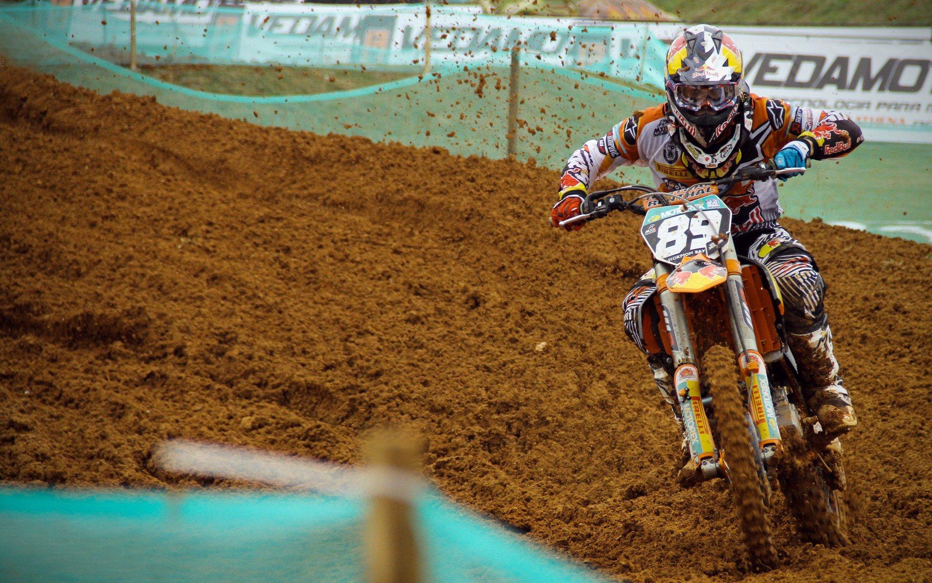 爱游戏娱乐:短跑新星闪耀全国锦标赛,破纪录夺冠引热议