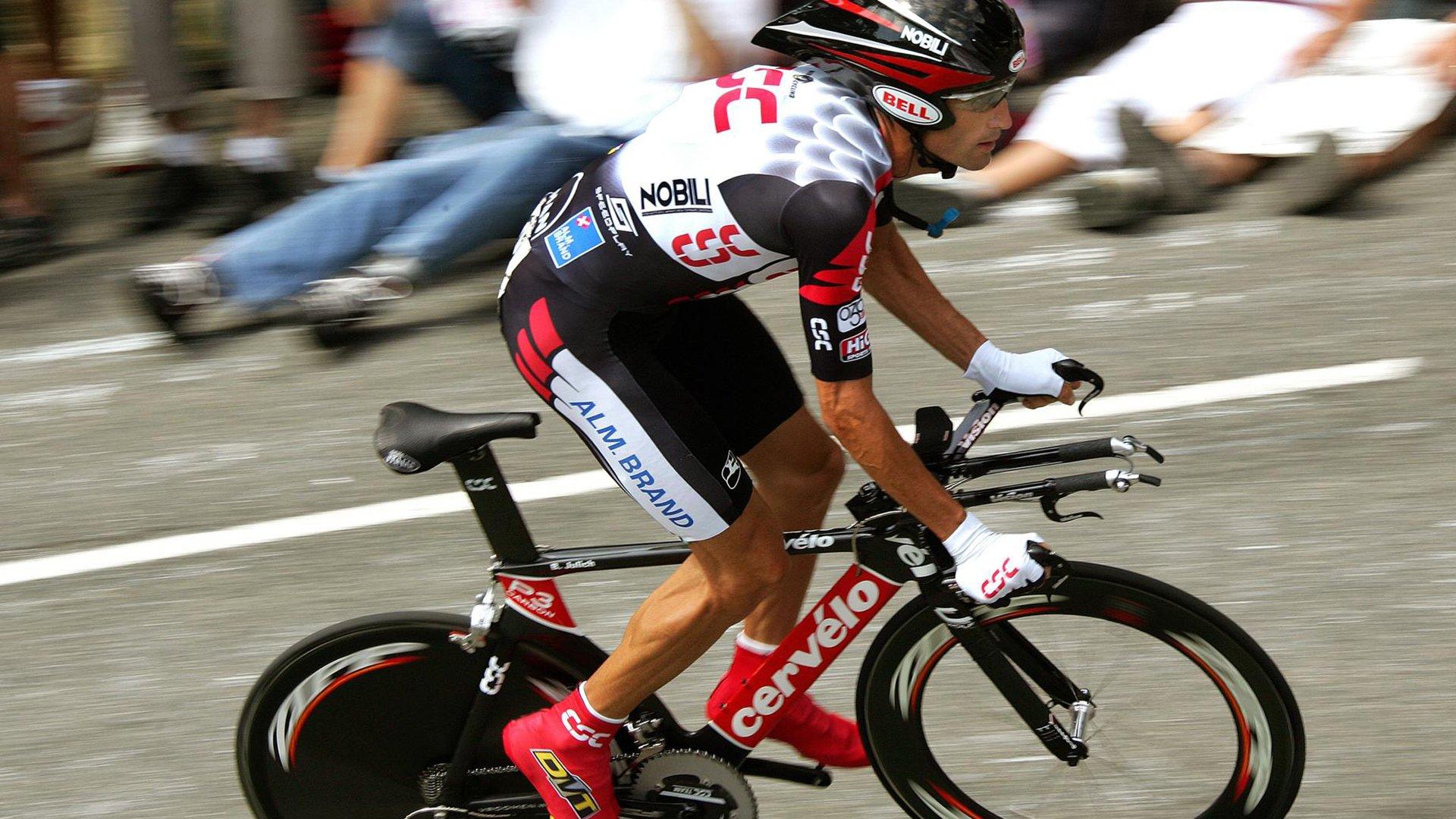 英超争冠白热化，曼城、阿森纳、利物浦三强鼎立，赛季末悬念迭起