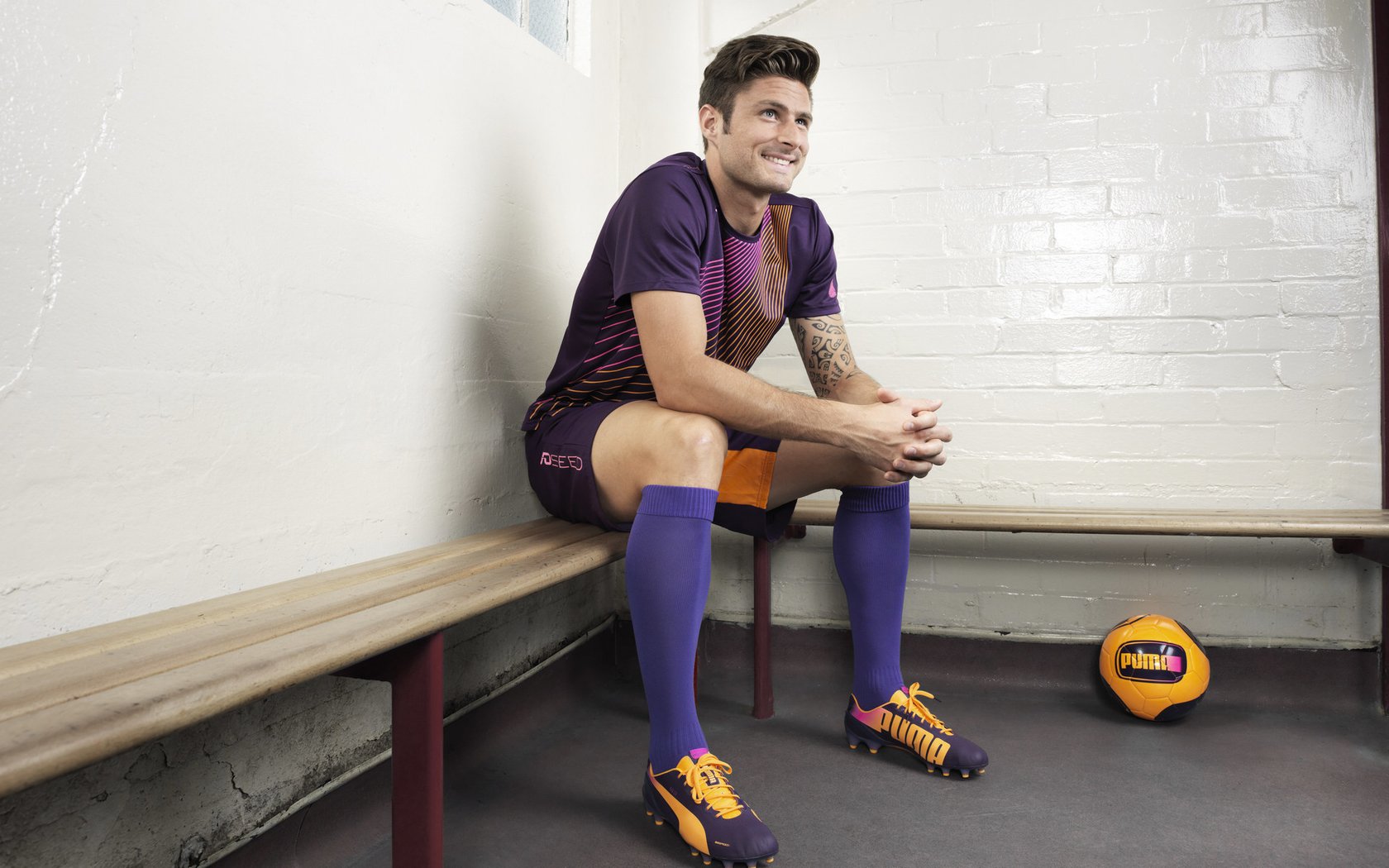 天才新星上演帽子戏法，助球队豪取三连胜_AYX SPORTS